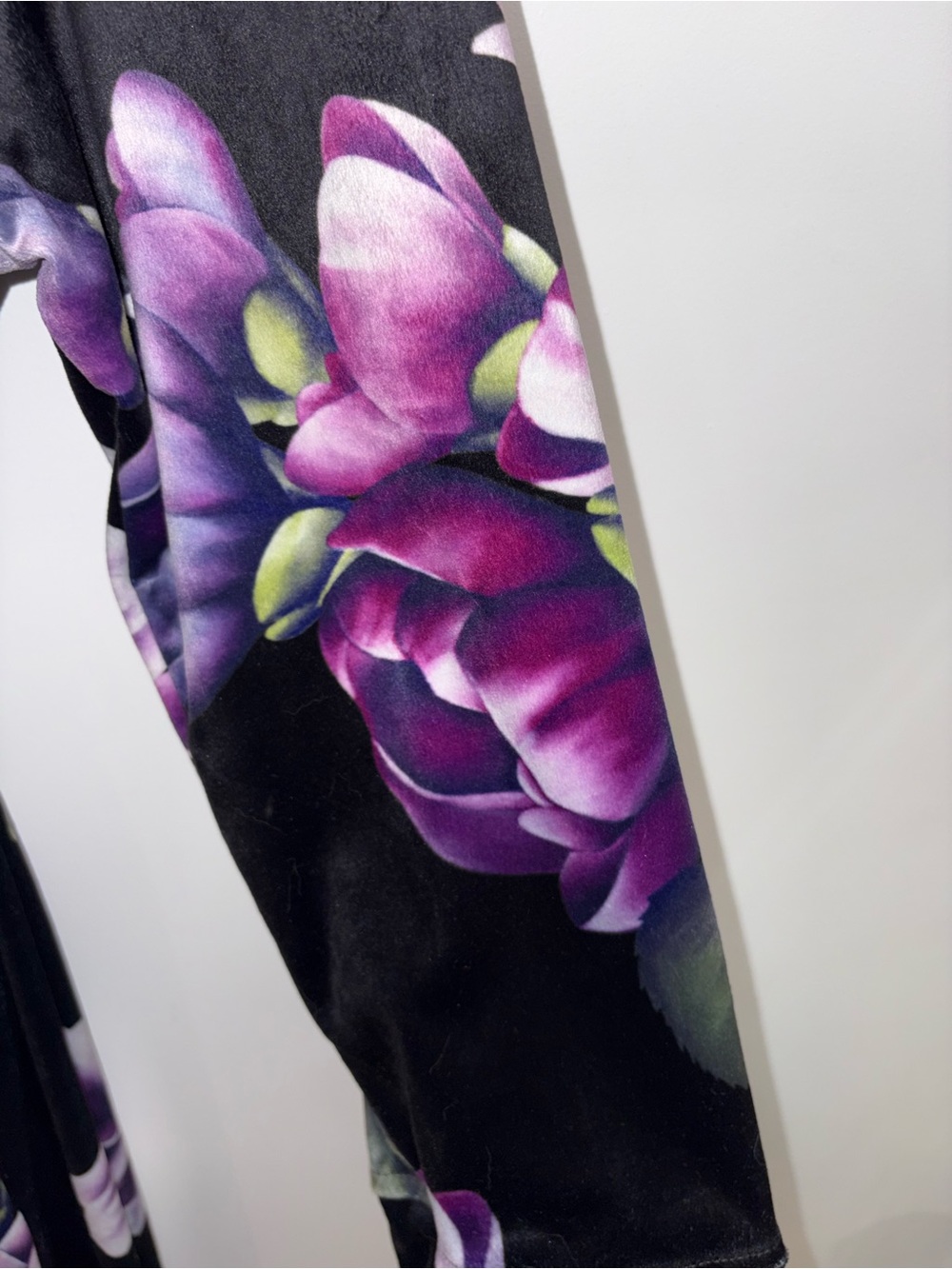 La Vie En Rose Black velour Robe with Purple Floral Print - Picture 9 of 9